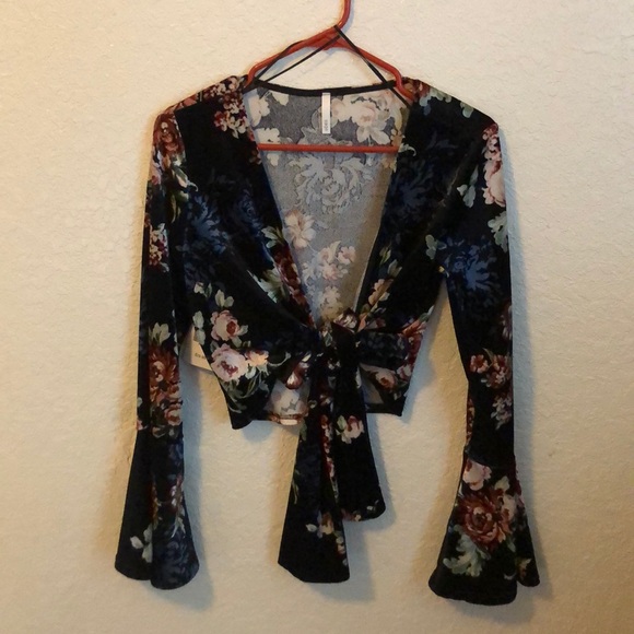 Cute top! - Picture 1 of 4